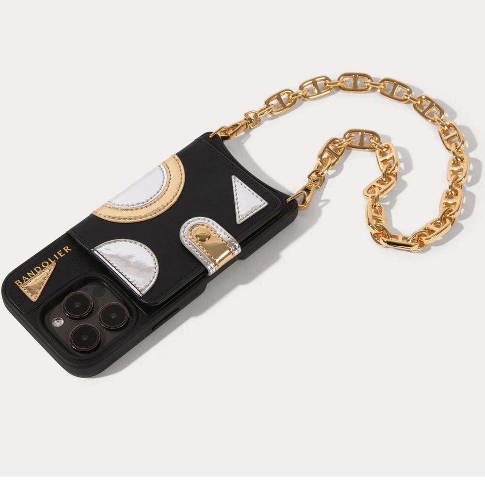 Bandolier - Isla MagSafe
MAGSAFE WRISTLET PHONE CASE IN BLACK/GOLD